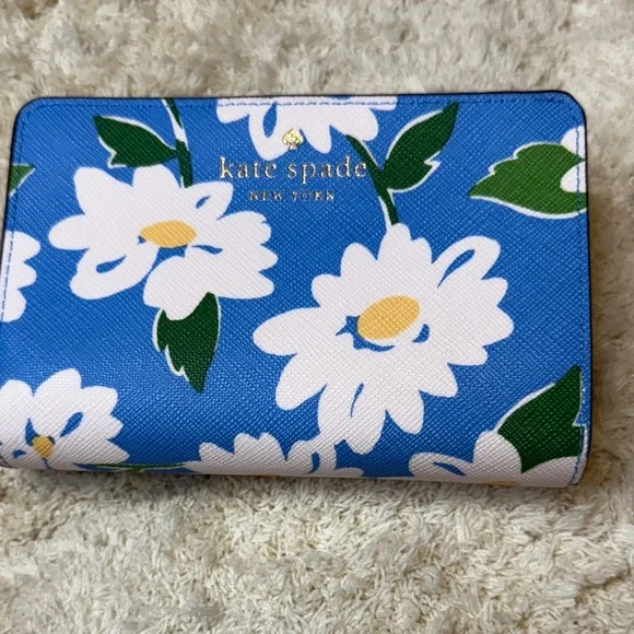 NWT Kate Spade Charming Daisy Medium Compact Blue and White Wallet - Picture 5 of 9